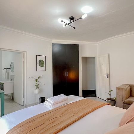 Amoris Guesthouse - In Brooklyn Pretoria-Noord Exterior foto